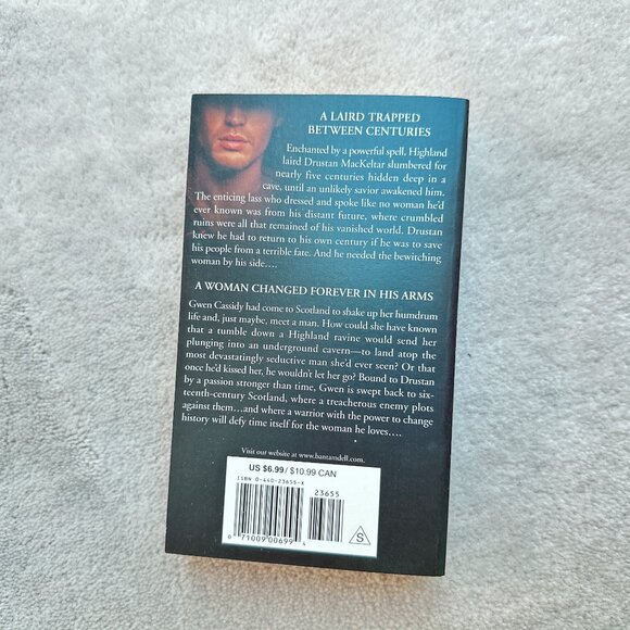 Kiss of the Highlander by Karen Marie Moning | Paperback Book - Picture 2 of 4